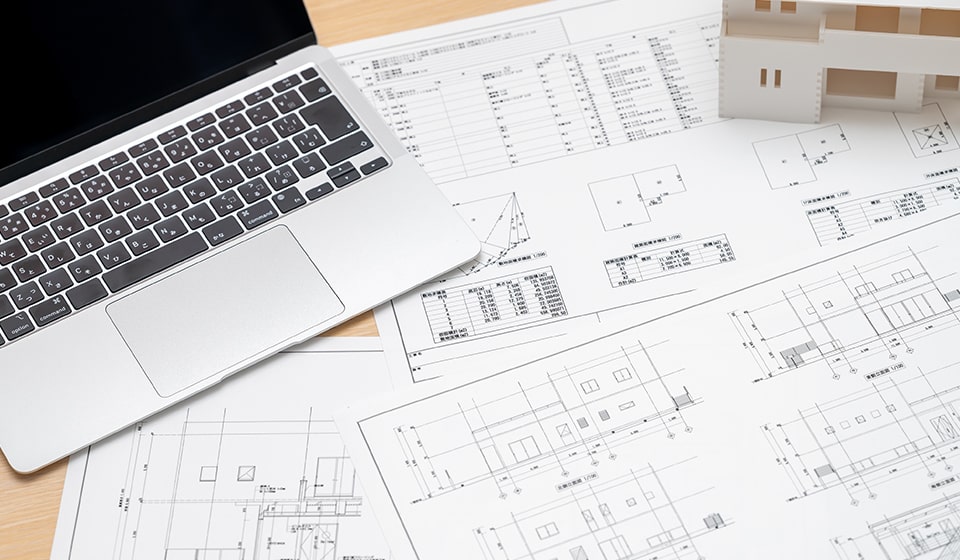 パソコンと設計図
